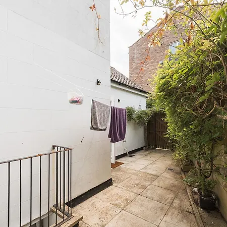Luxurious Victorian In Charming Cotham Villa