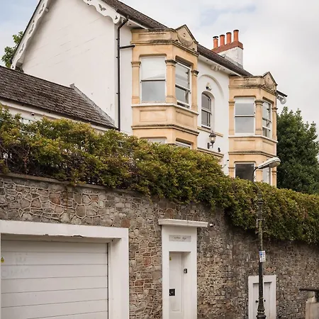 Luxurious Victorian In Charming Cotham