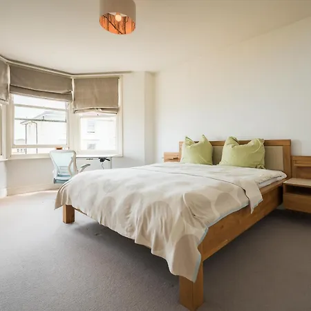 Luxurious Victorian In Charming Cotham Bristol