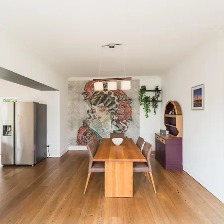 Luxurious Victorian In Charming Cotham