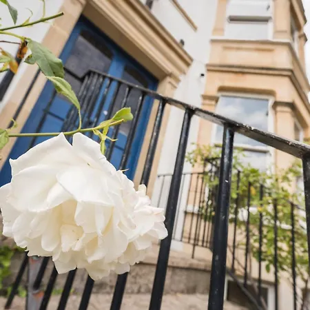 Luxurious Victorian In Charming Cotham *