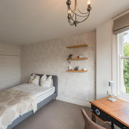 וילה Luxurious Victorian In Charming Cotham