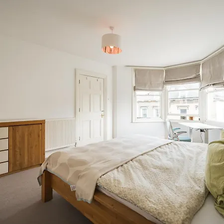 Luxurious Victorian In Charming Cotham Villa Bristol