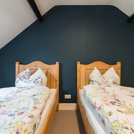 Luxurious Victorian In Charming Cotham Bristol