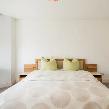 וילה Luxurious Victorian In Charming Cotham