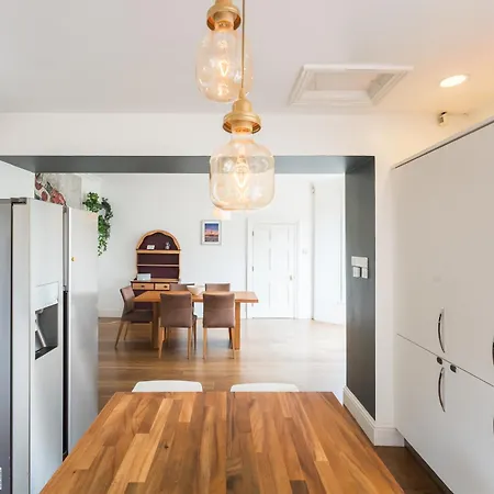 Luxurious Victorian In Charming Cotham Villa *