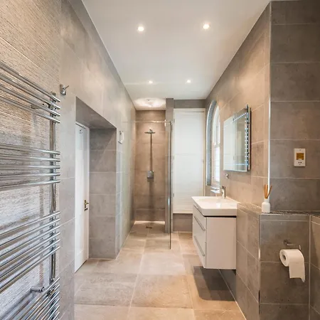 Luxurious Victorian In Charming Cotham * בריסטול
