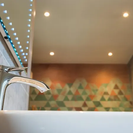 Luxurious Victorian In Charming Cotham