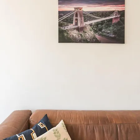 Luxurious Victorian In Charming Cotham וילה