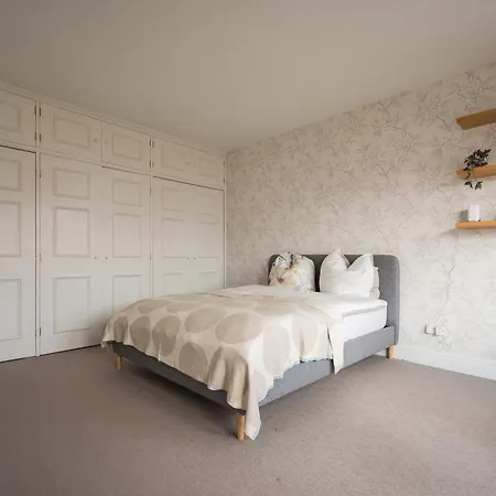 Luxurious Victorian In Charming Cotham Villa Bristol