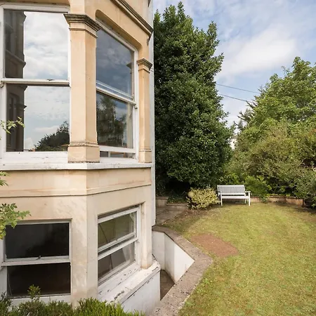 Luxurious Victorian In Charming Cotham Villa *