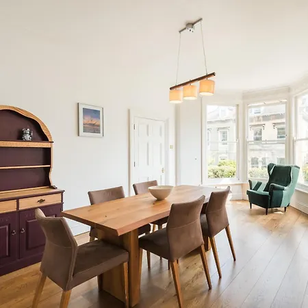 Luxurious Victorian In Charming Cotham Villa *