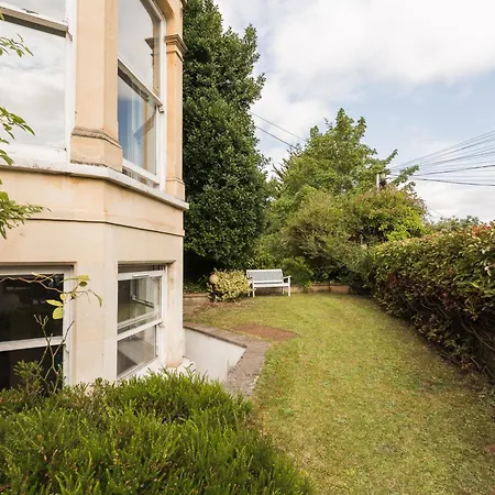 Luxurious Victorian In Charming Cotham