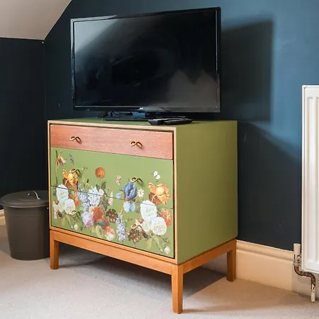 Villa Luxurious Victorian In Charming Cotham *