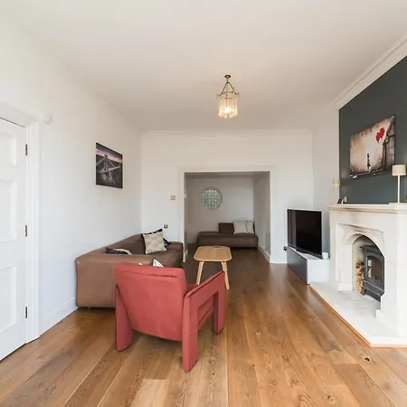 Luxurious Victorian In Charming Cotham וילה