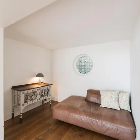 Luxurious Victorian In Charming Cotham *